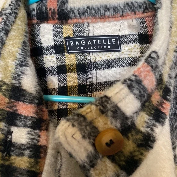 Plaid jacket slightly cropped size large - Picture 2 of 5